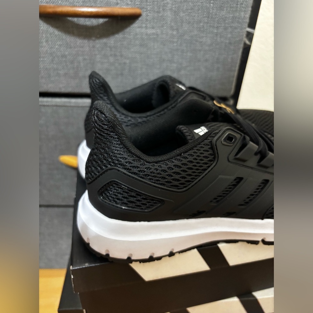 adidas women black Ultimashow Shoes NEW IN BOX - Picture 8 of 8